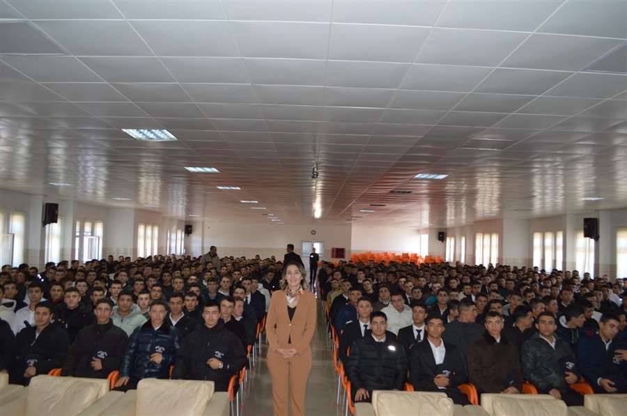 İL MÜDÜR VEKİLİMİZ KASTAMONU POLİS MESLEK YÜKSEK OKULU ÖĞRENCİLERİNE BİLİNÇLİ TÜKETİCİ KONULU KONFERANS VERMİŞTİR